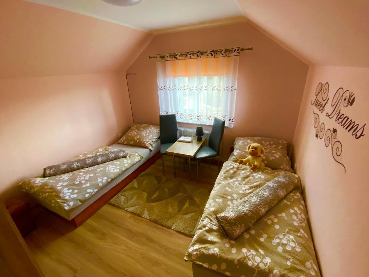 Domek Caloroczny "U Haliny" Mutne Buitenkant foto